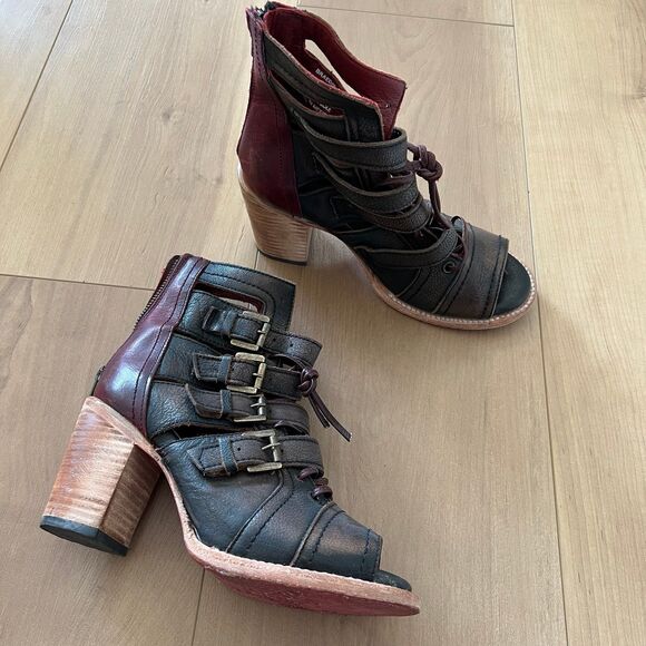 Like New Freebird Braeden SZ 8 Black Multi Strappy Peep Toe Leather Bootie Heels - Picture 2 of 7